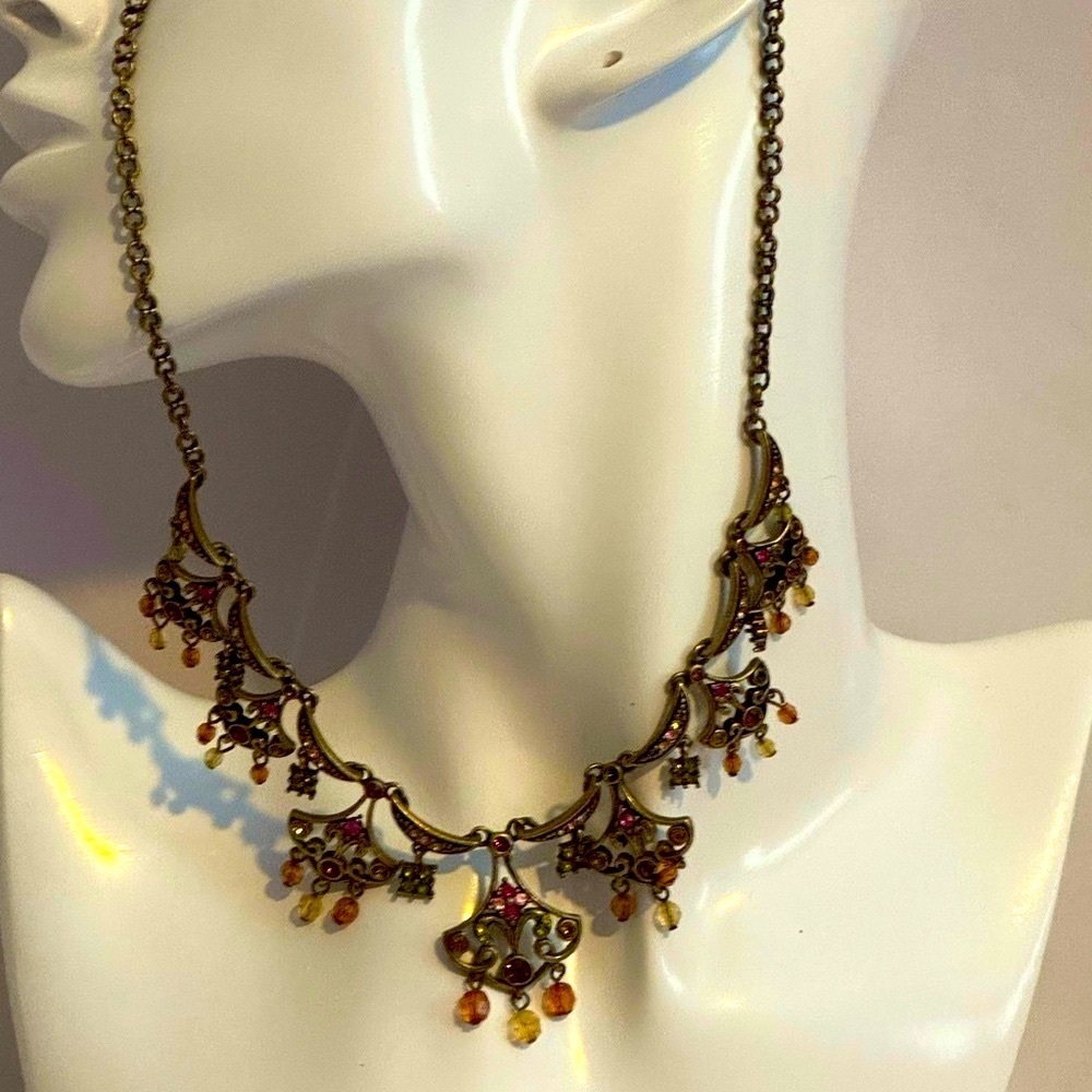 Gorgeous vintage necklace